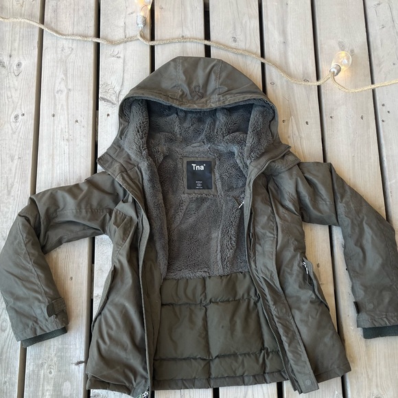 The short dark olive green winter coat (TNA)❄️ - Picture 1 of 4
